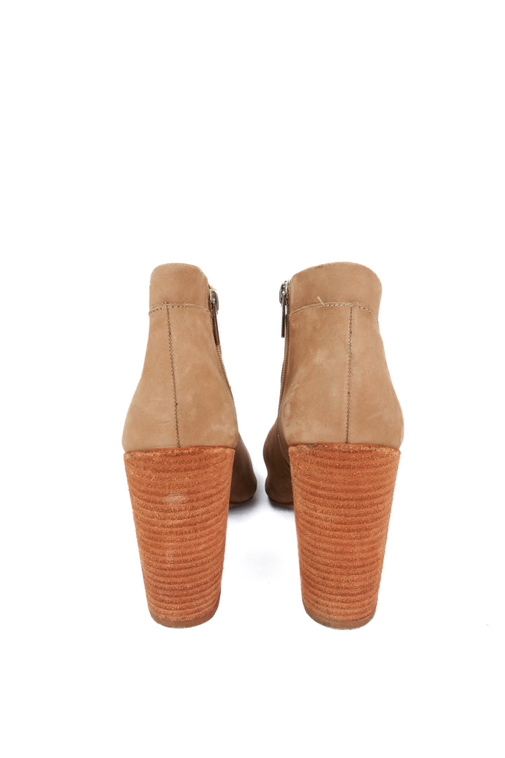 vince camuto tan fedrilla open toe heels (8.5)