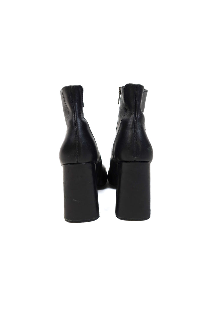 Steve Madden black booties (10; retail $109.95)