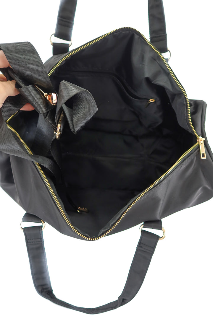 black medium travel bag