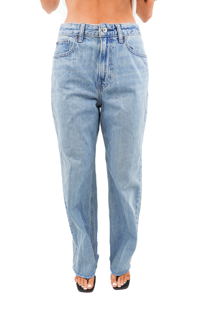 abercrombie & fitch light wash loose jean (26short; retail $80)