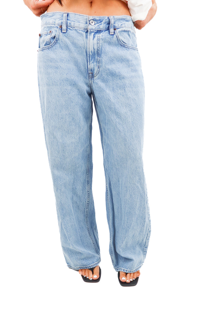abercrombie & fitch light wash ultra loose jeans (27short; retail $90)