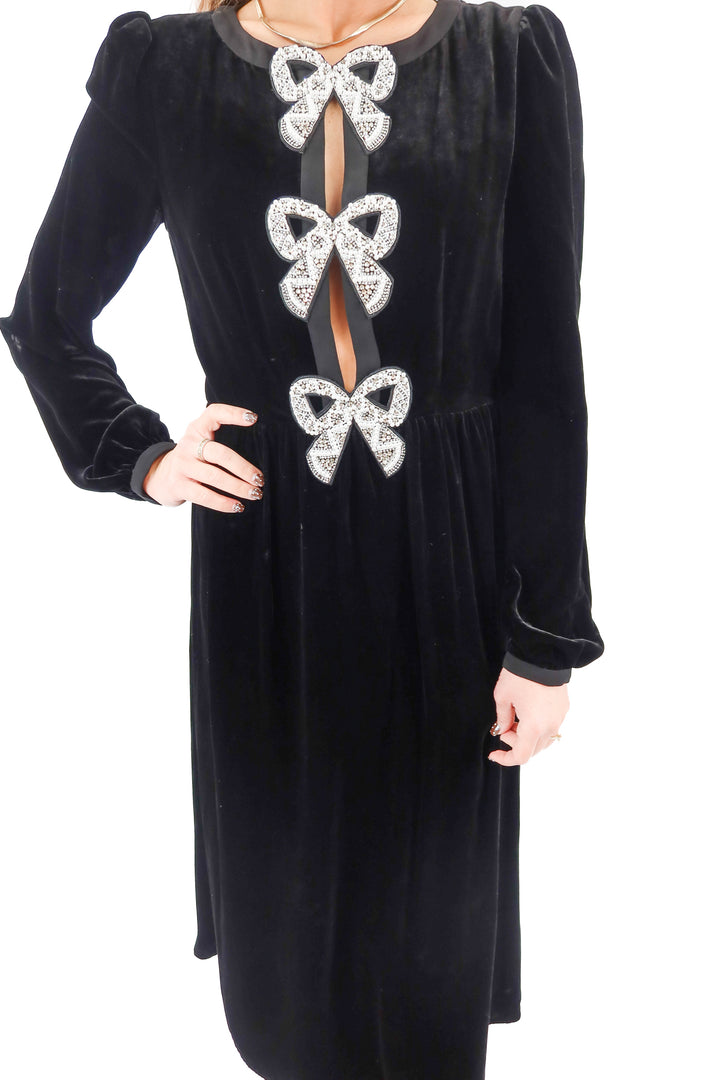 saloni black velvet pearl bow maxi dress (4; retail $695)