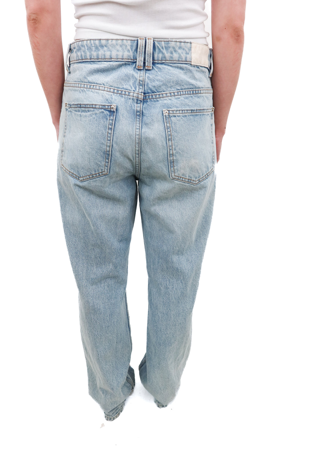 Zara light wash straight leg jeans (6)
