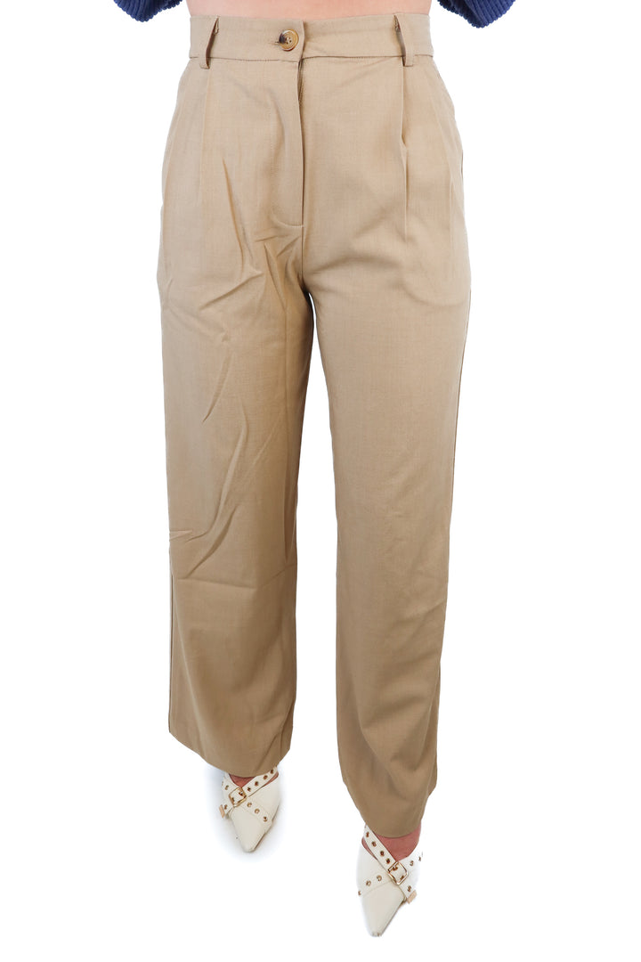 Fate tan dress pants NWT (S)