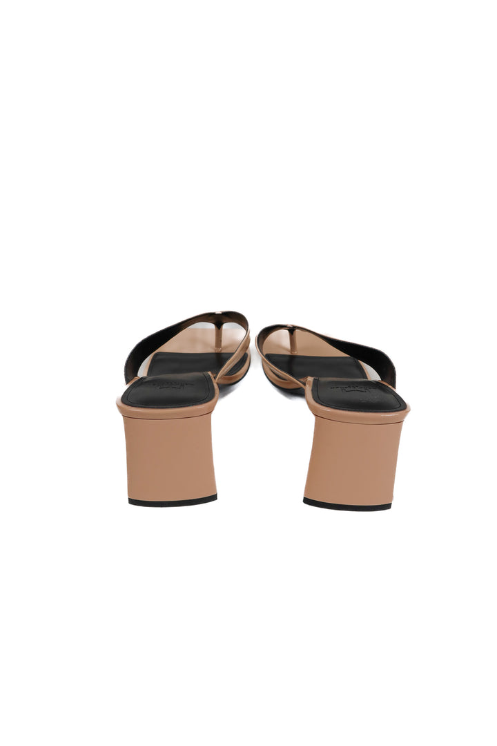 marc fisher nude flip flop square toe heels (8.5)