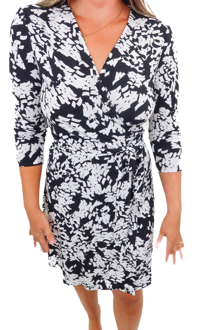 vince camuto black/white wrap dress (m)