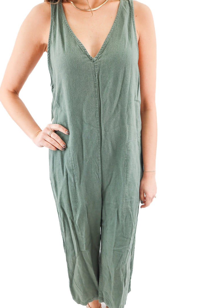 universal threads green linen jumpsuit (s)
