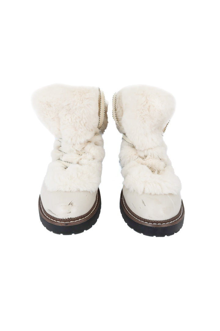 a new day white fur boots (9; retail $45)