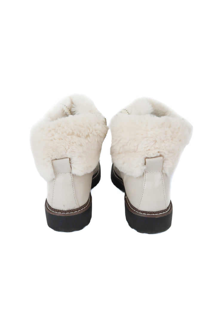 a new day white fur boots (9; retail $45)