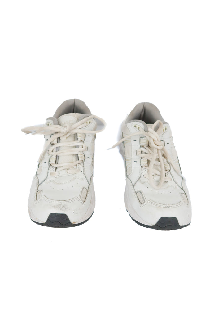 vionic white 23walk shoes (8.5; retail $165)