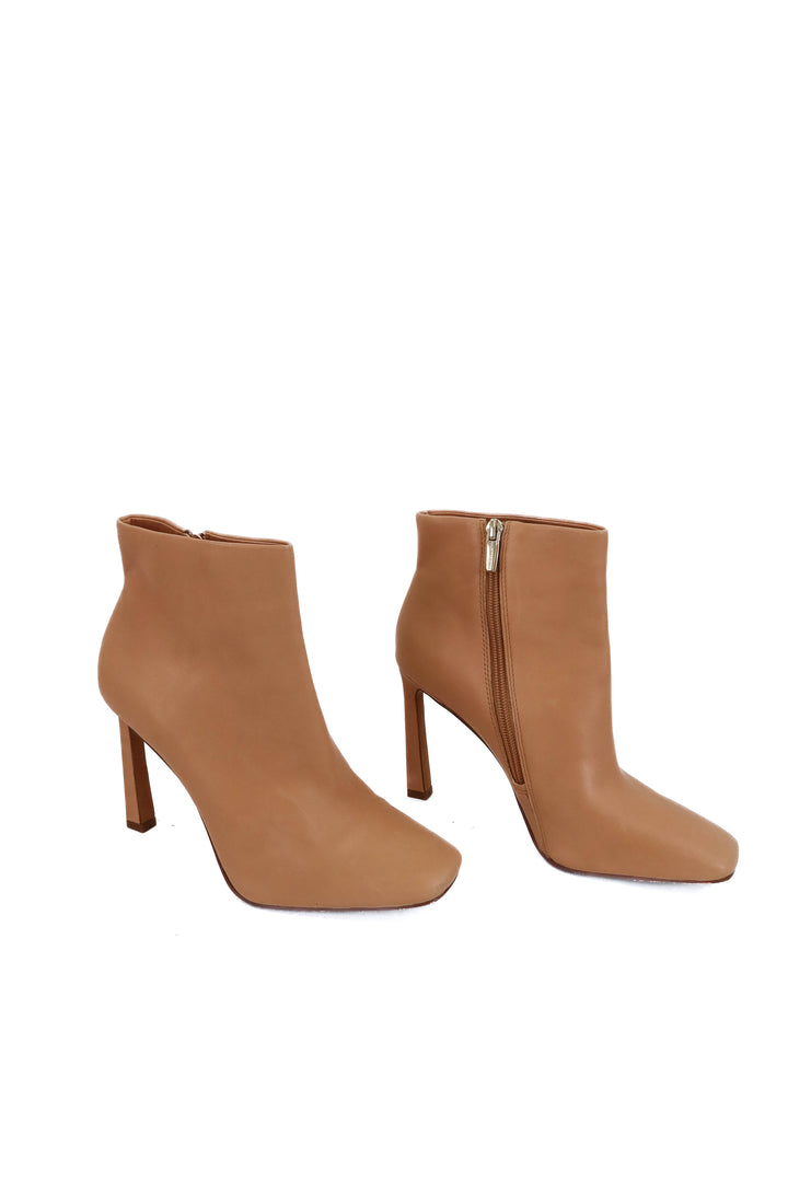 vince camuto nude leather heeled boots (7.5)