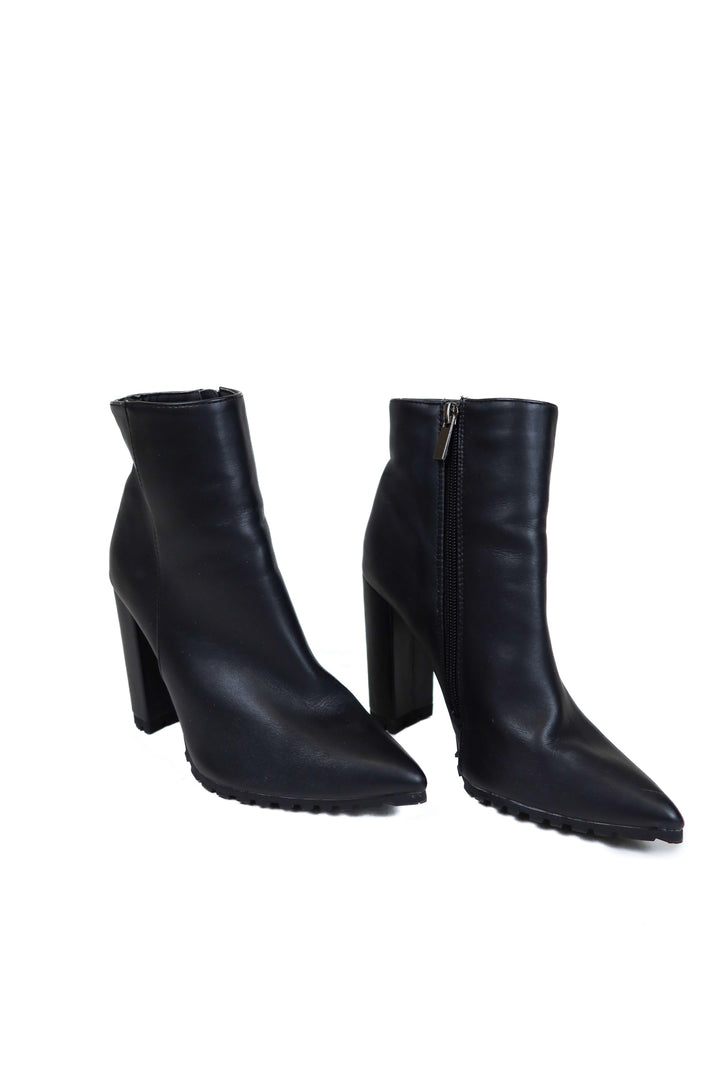 qupid black high heel booties (6.5)