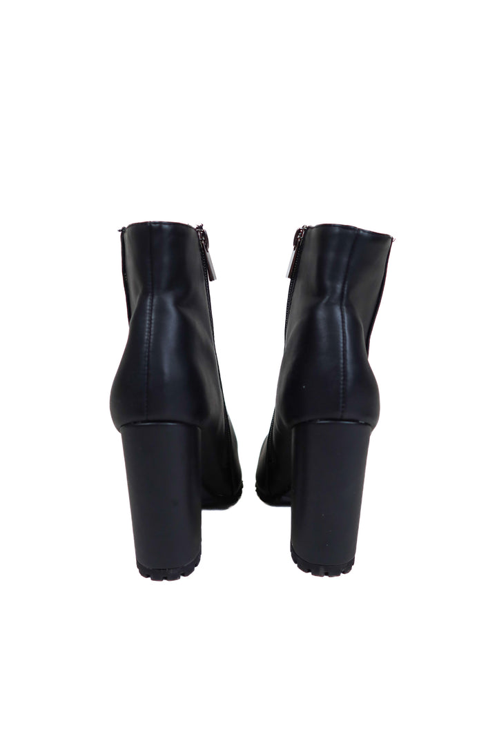 qupid black high heel booties (6.5)