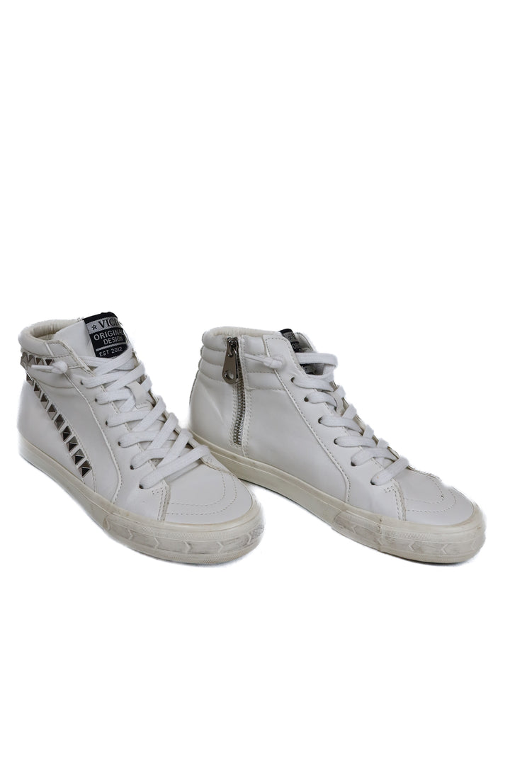 Vici white leather studded sneaker (6.5)