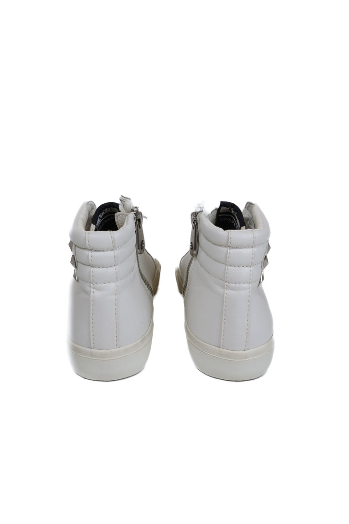 Vici white leather studded sneaker (6.5)