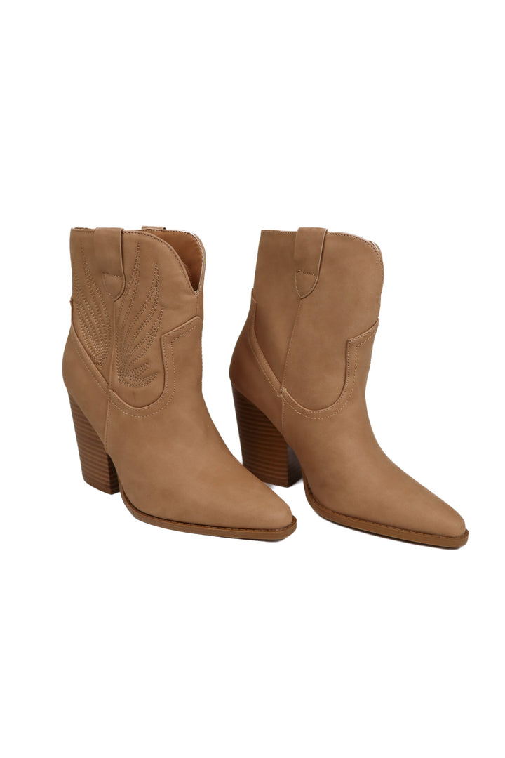Qupid light brown cowboy boot NWT (7)