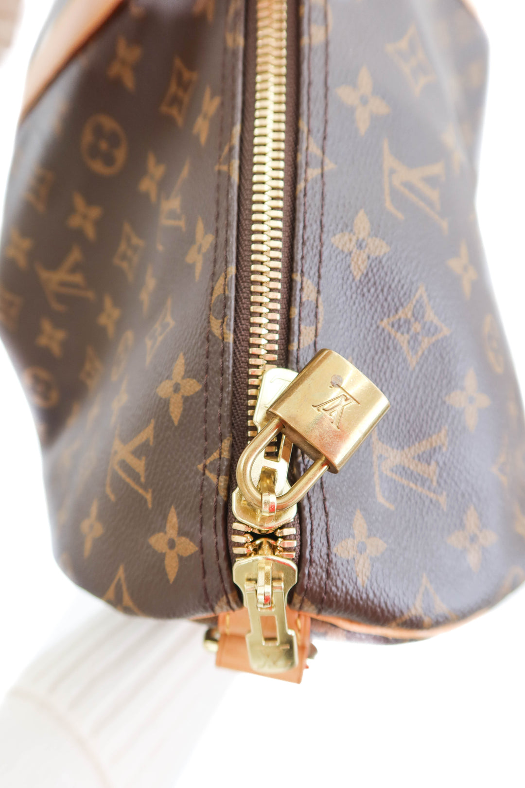 louis vuitton monogram keepall bandouliere 55 travel bag (retail $2700)