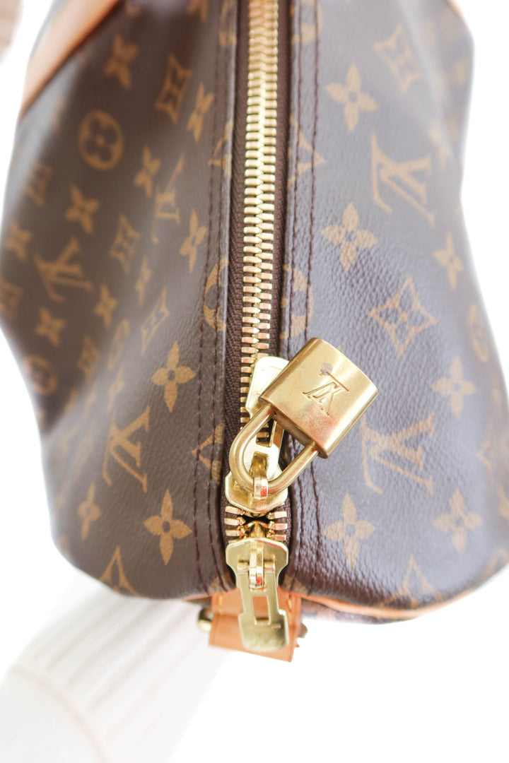 louis vuitton monogram keepall bandouliere 55 travel bag (retail $2700)