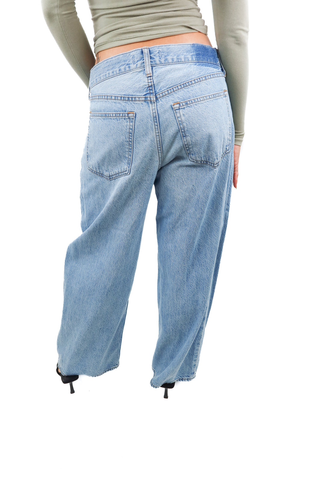Abercrombie & Fitch The Ultra Loose low rise lightwash  jeans (28)