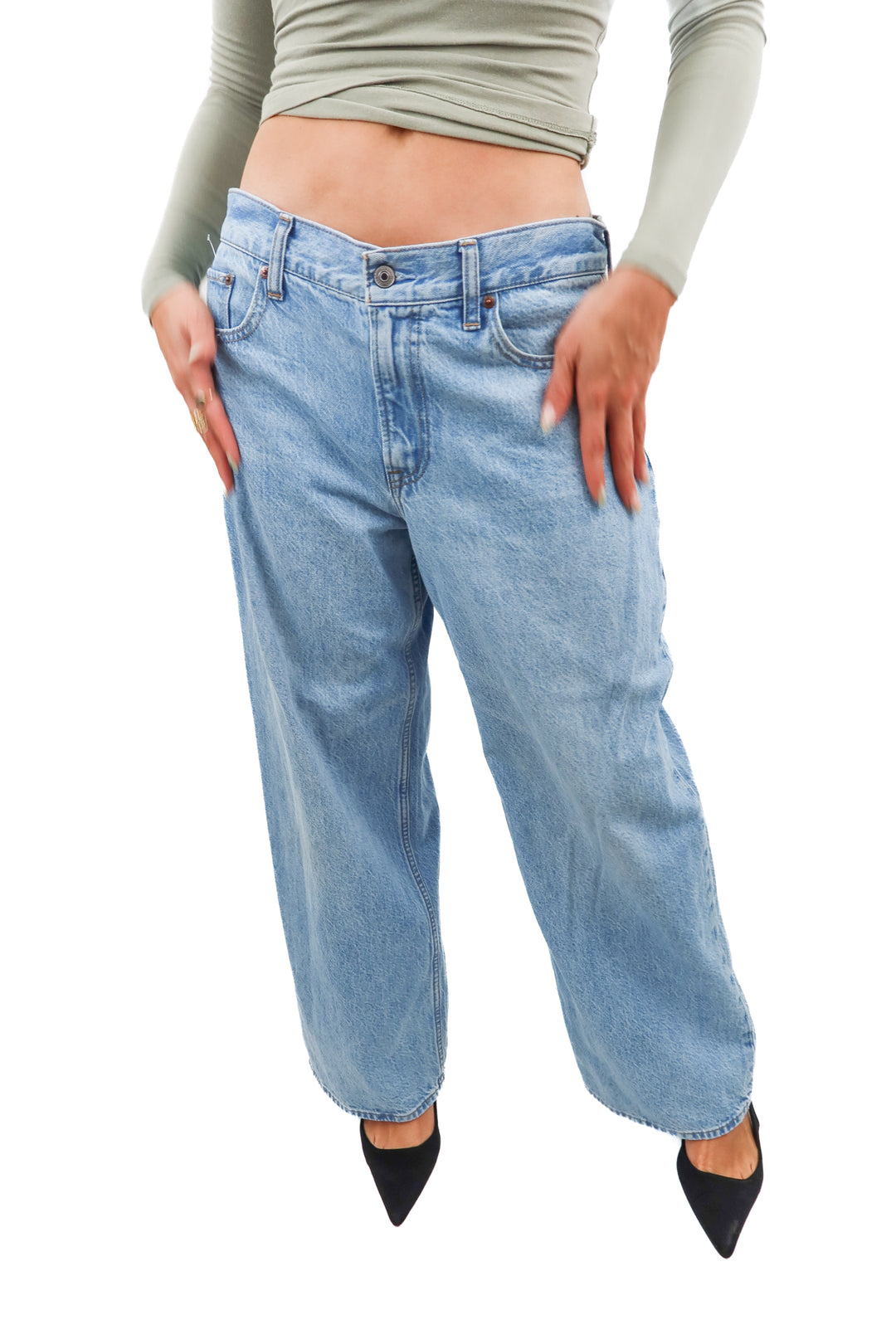 Abercrombie & Fitch The Ultra Loose low rise lightwash  jeans (28)