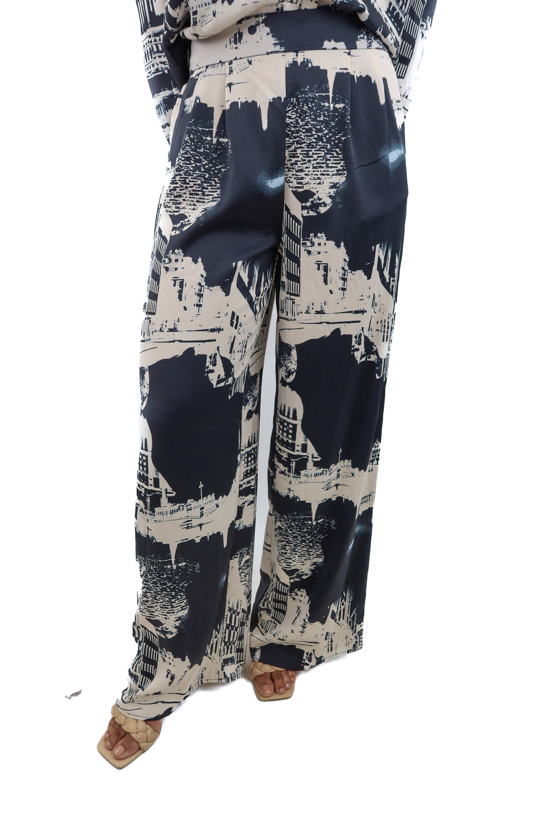 h&m silky city skyline print pants nwt (s; retail $34.99)