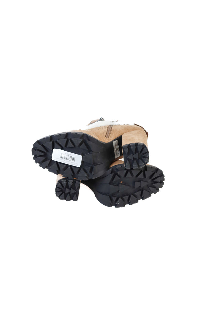 schutz light brown suede booties (8.5)