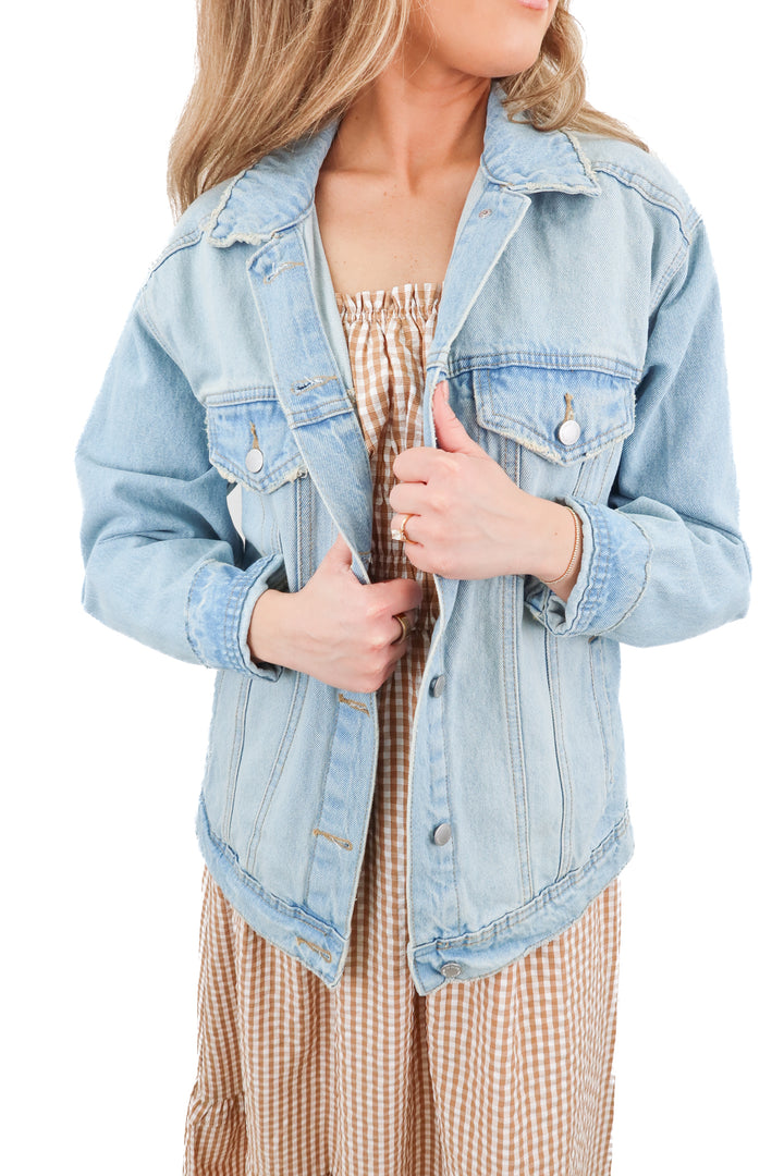 universal threads light wash denim jacket (s)
