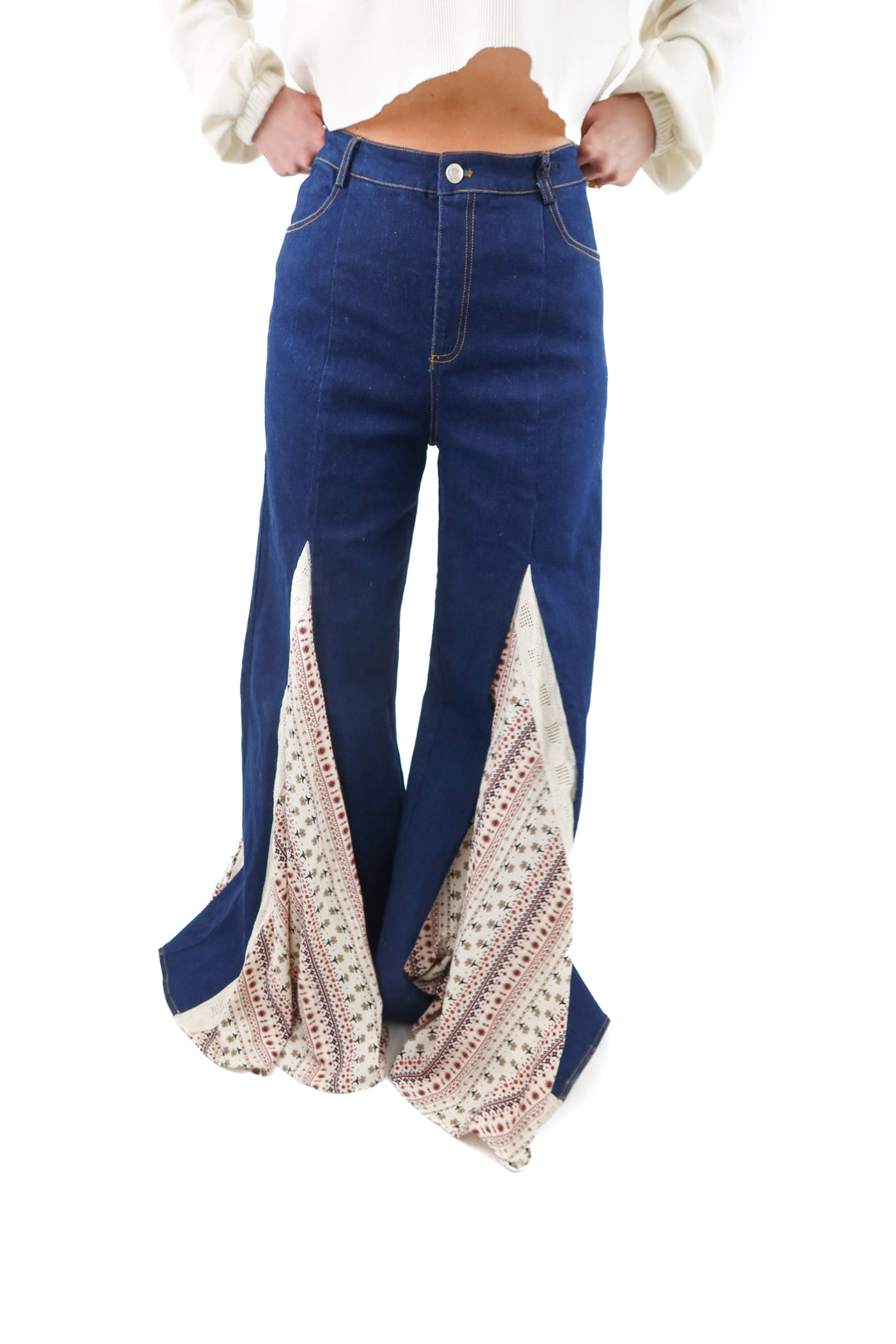wisteria lane dark wash floral bell bottom jeans NWT (m)
