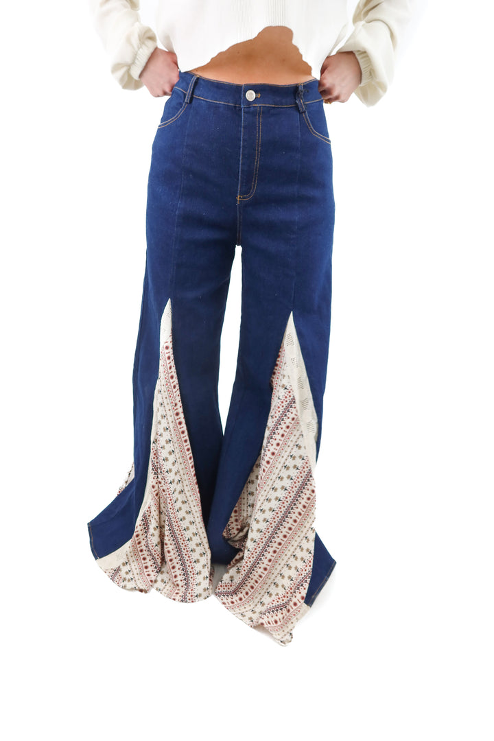 wisteria lane dark wash floral bell bottom jeans NWT (m)