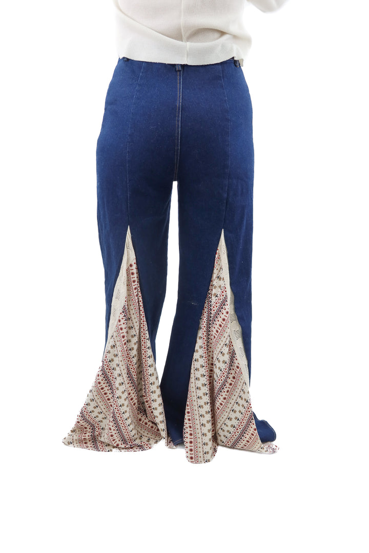 wisteria lane dark wash floral bell bottom jeans NWT (m)