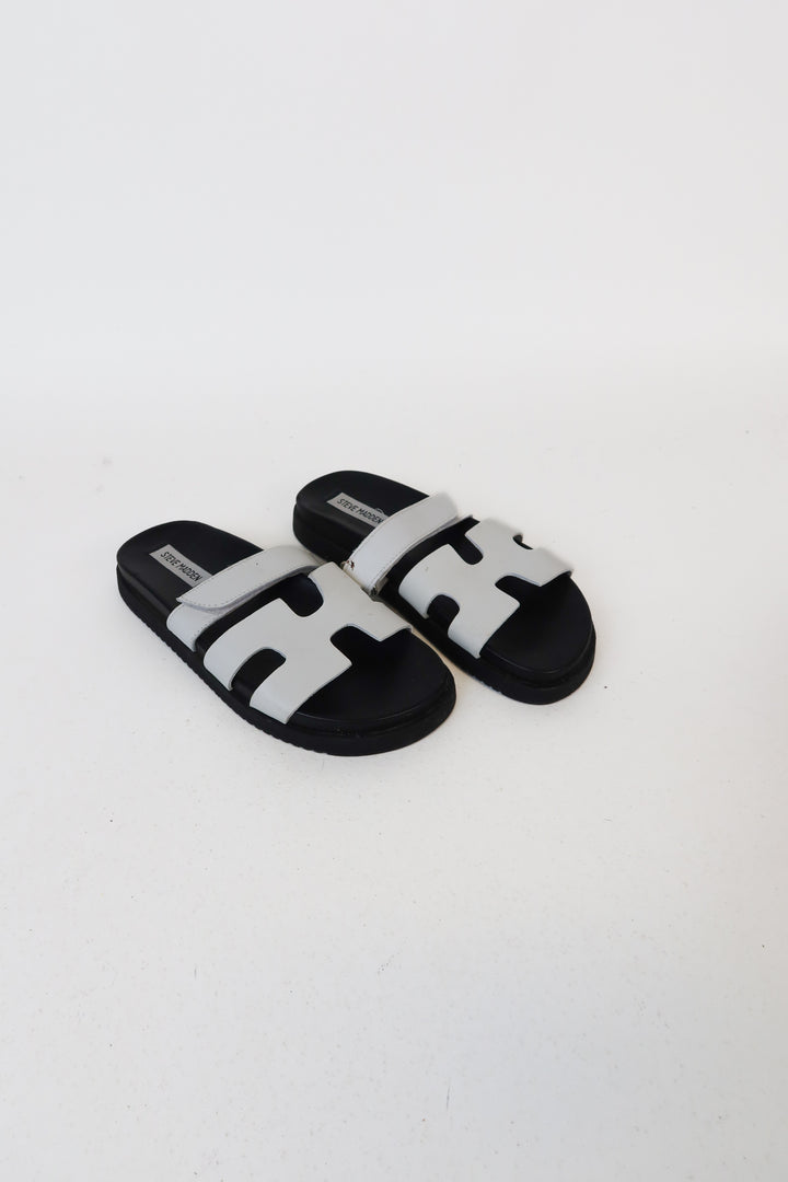 Steve Madden White/Black Sandals (7.5)