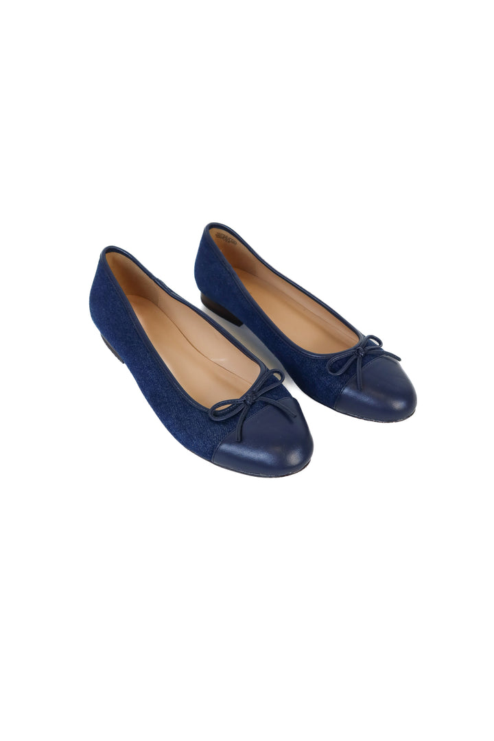 Ann taylor denim flats NWOT (7.5)