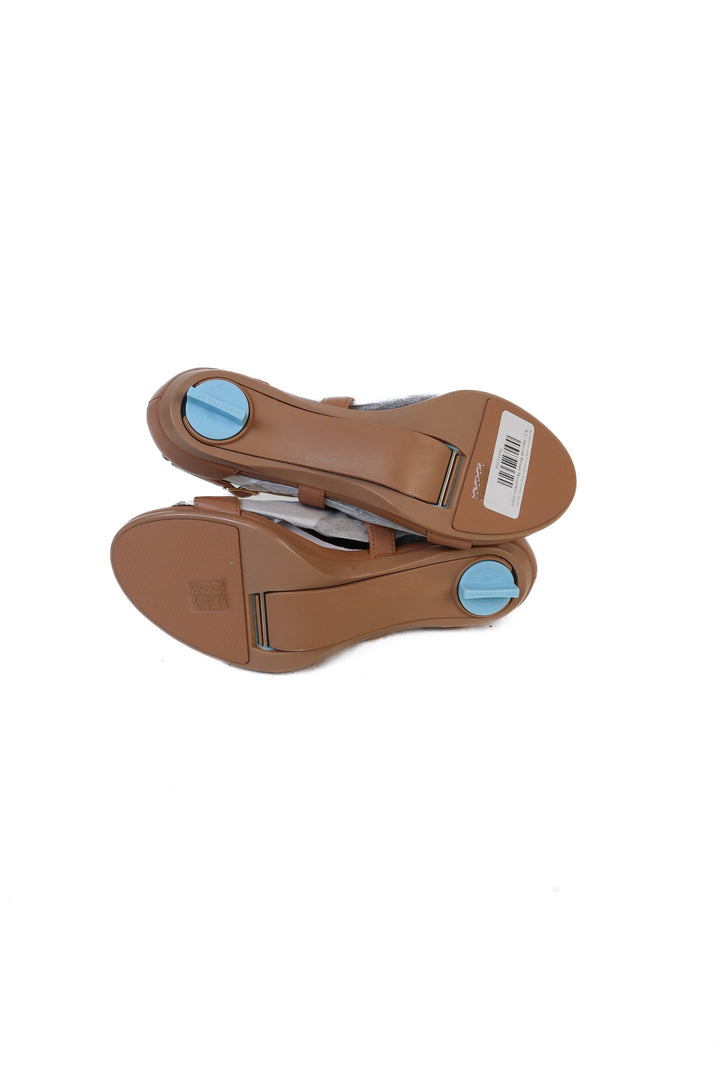Pashion Latte Convertible Flat to Heel Sandals NWOT (8.5; Retail $145)