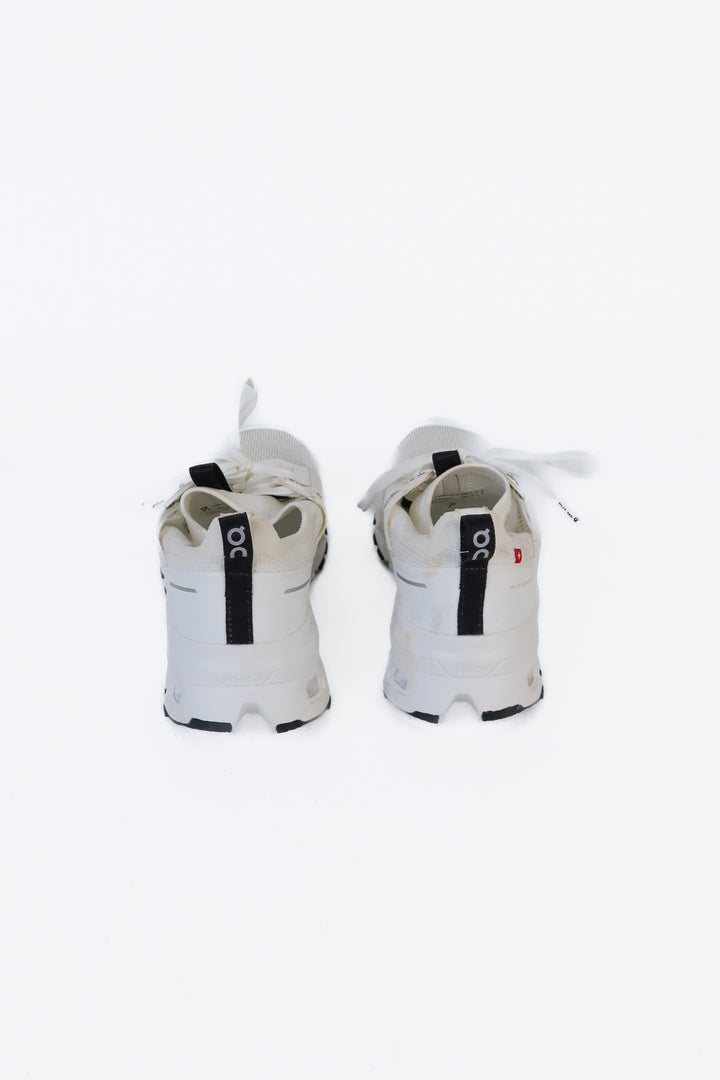 On Cloud White Sneakers (8.5)