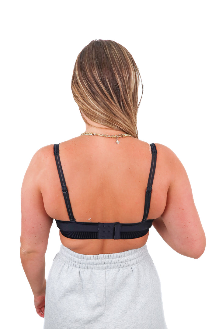 alo black airlift sports bra (m; retail $68)