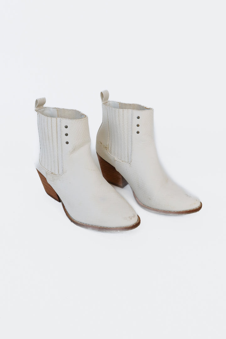 Matisse white snakeskin booties (6.5)