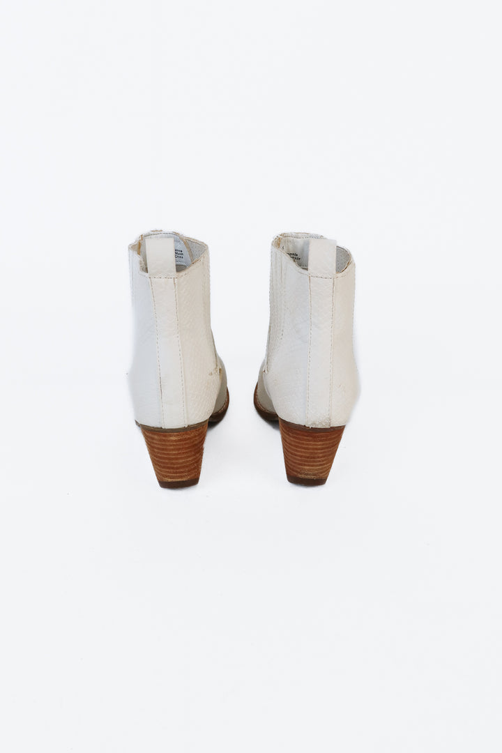 Matisse white snakeskin booties (6.5)