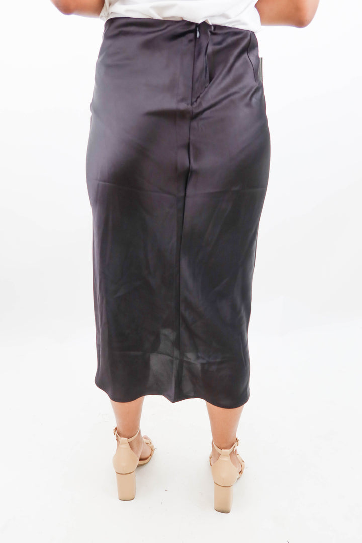 h&m black satin midi skirt (4)