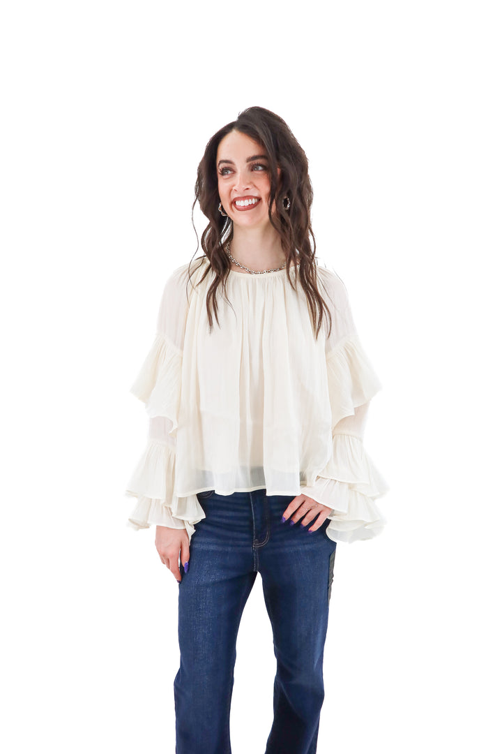 vici ivory pearlescent ruffled top (m)