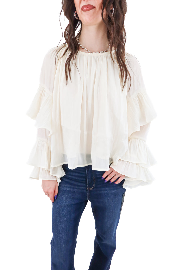 vici ivory pearlescent ruffled top (m)