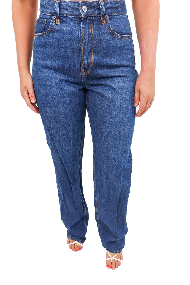 abercrombie & fitch dark wash curve love the loose jeans (27; retail $90)