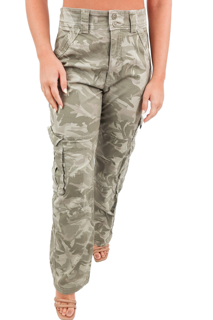 abercrombie & fitch camo cargo pants (2L; retail $95)