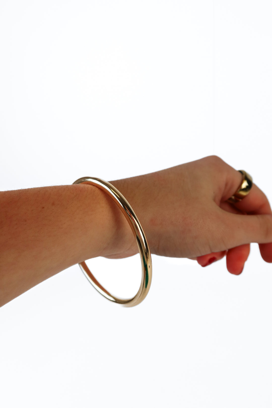 Lili Claspe Small Gold Hollow Tube Bangle Bracelet