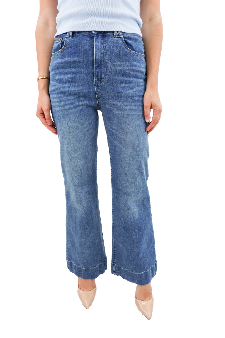 medium wash bootcut jeans (27)
