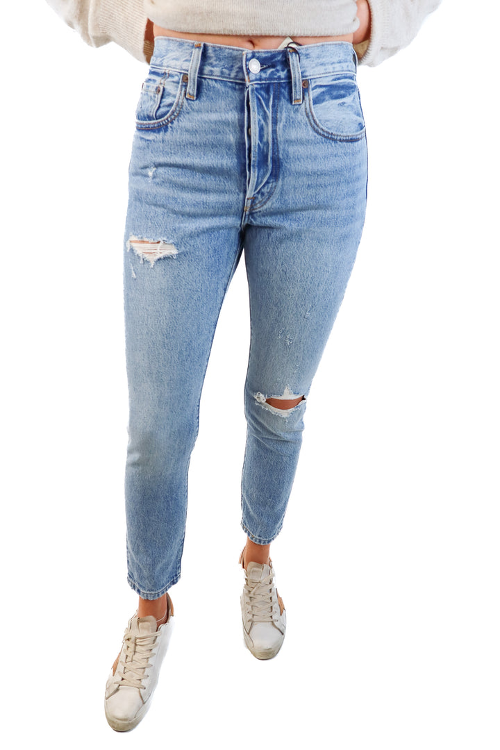 Levi’s 501 light wash skinny jeans NWT (25x28; retails for $98)