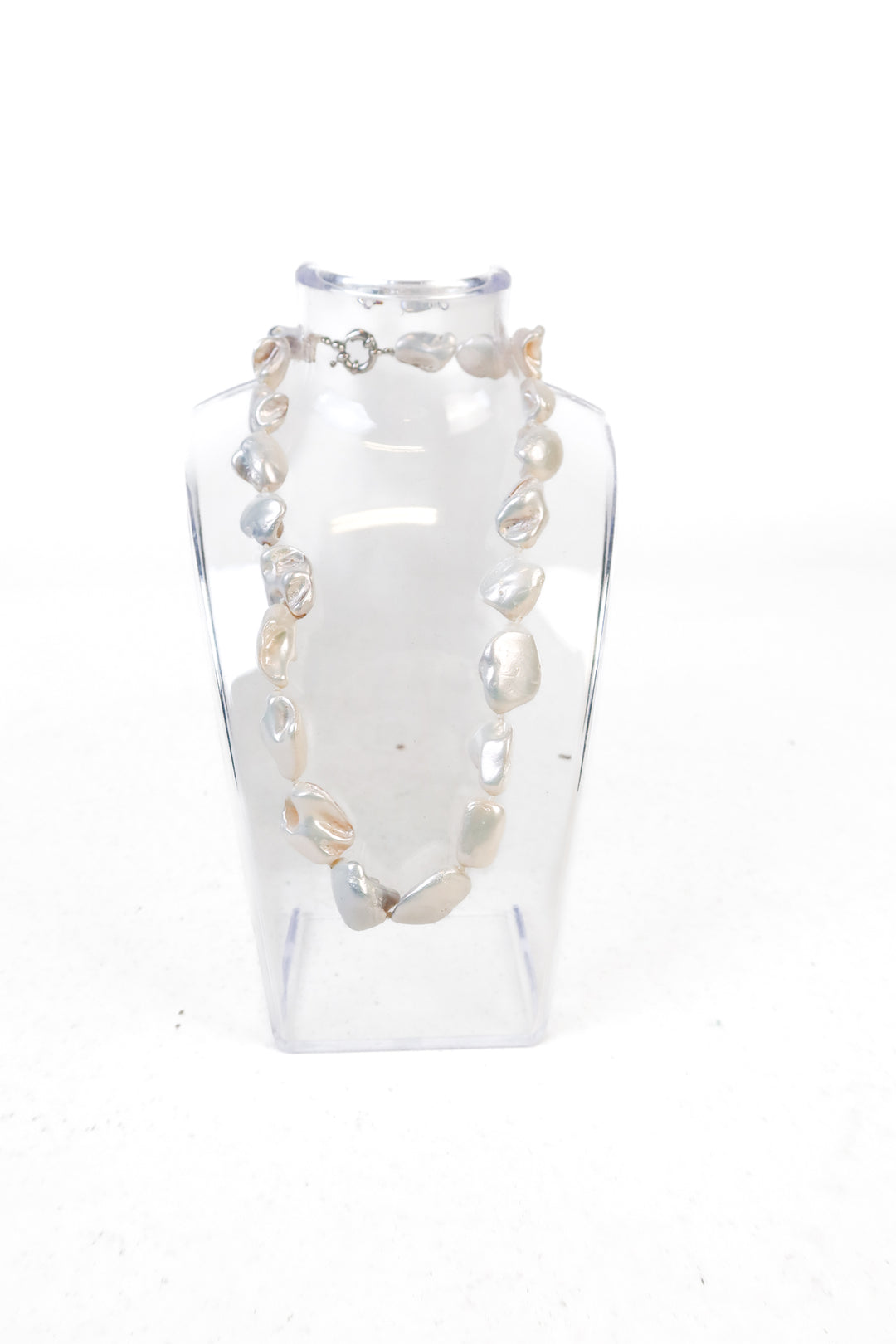 Shimmery White Stone Chunky Necklace