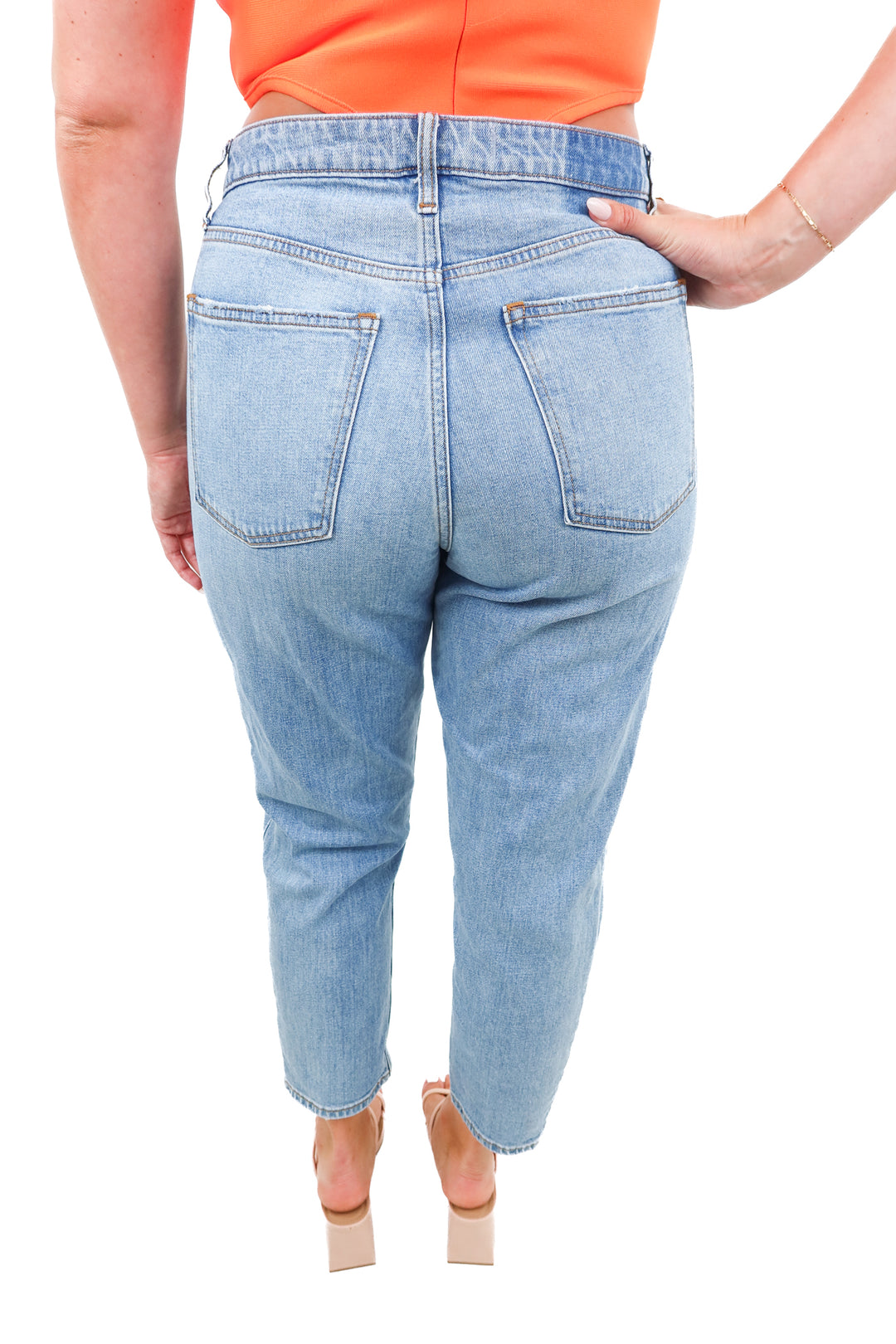 abercrombie & fitch light wash distressed mom jean (10)