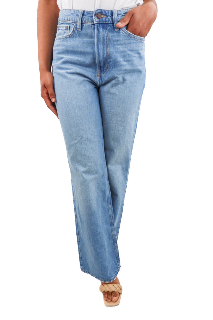 h&m curvy fit light wash jeans (4)
