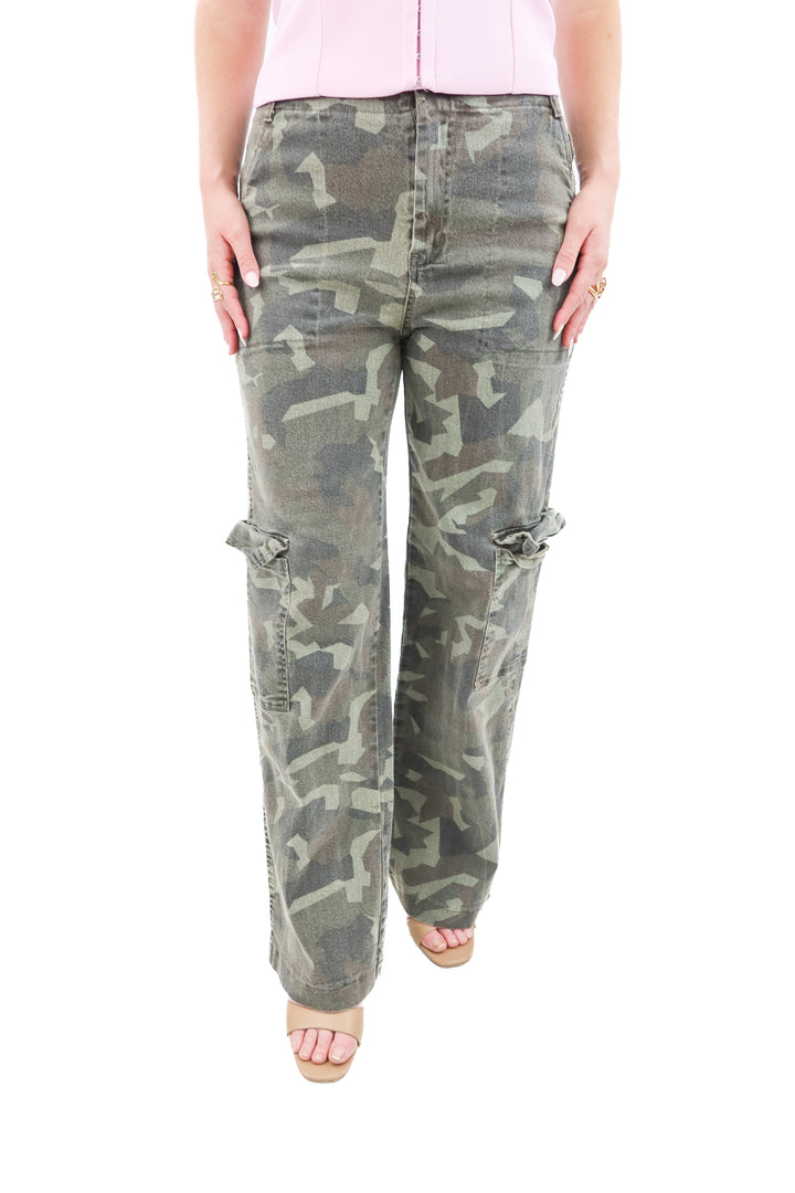 windsor camo wide leg cargo denim pants (s)