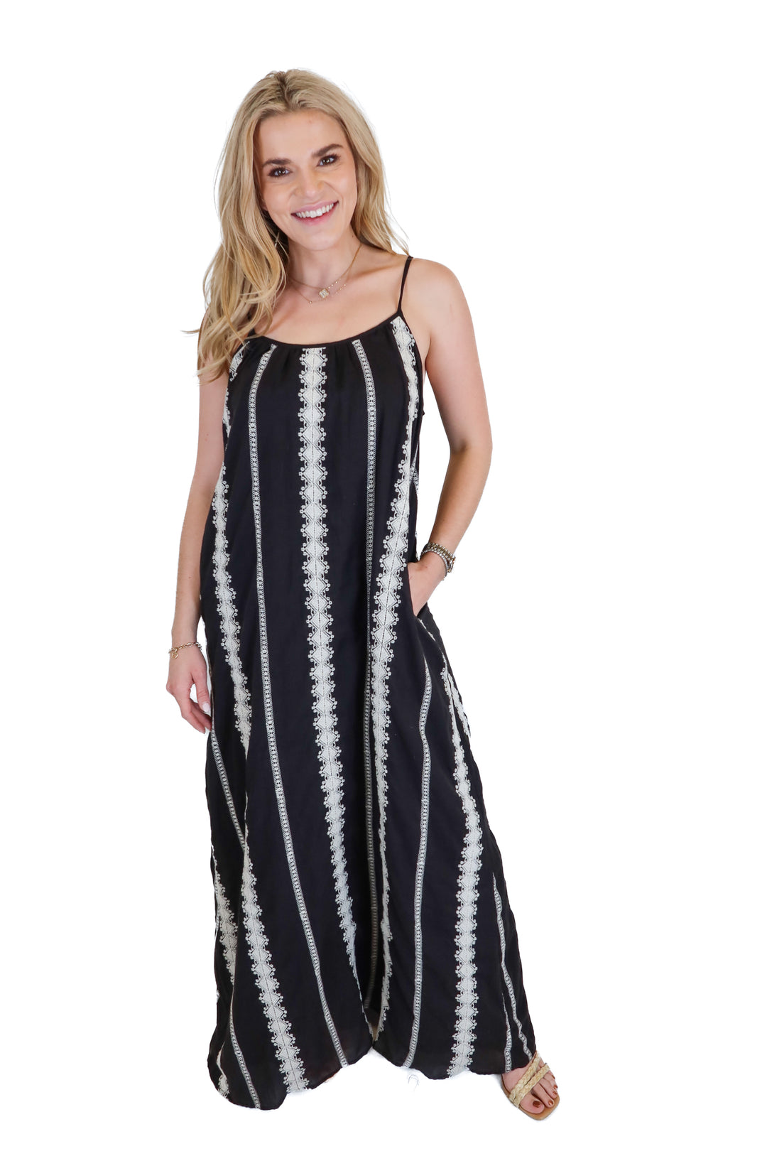 Carly Jean black/white embroidered maxi dress (S)